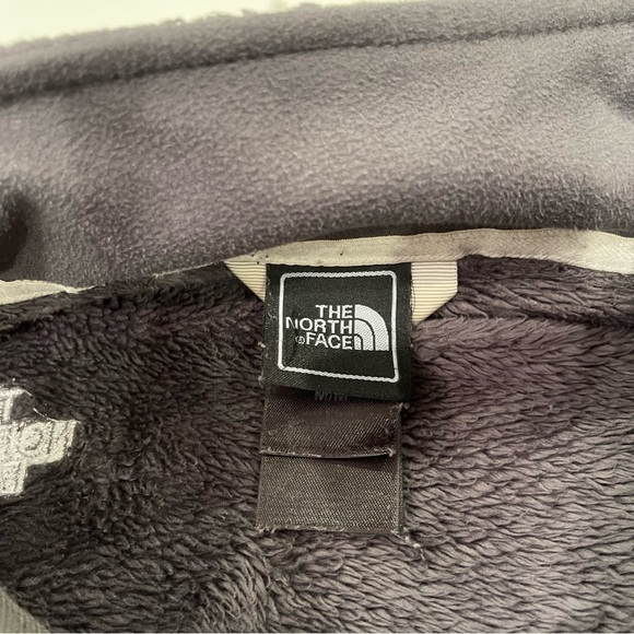 The North Face “Osito” dark grey silken fleece zip up jacket - Picture 5 of 15